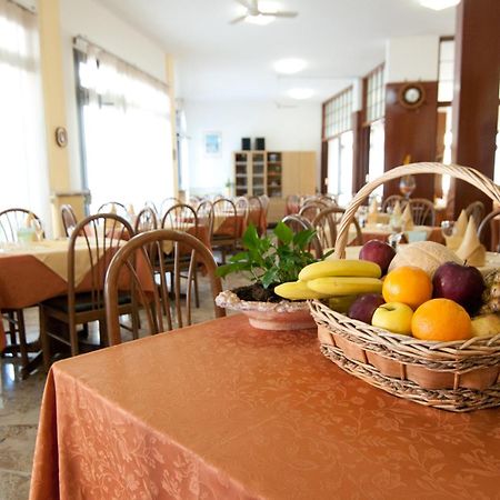 Hotel Milan 罗索利纳马雷 外观 照片