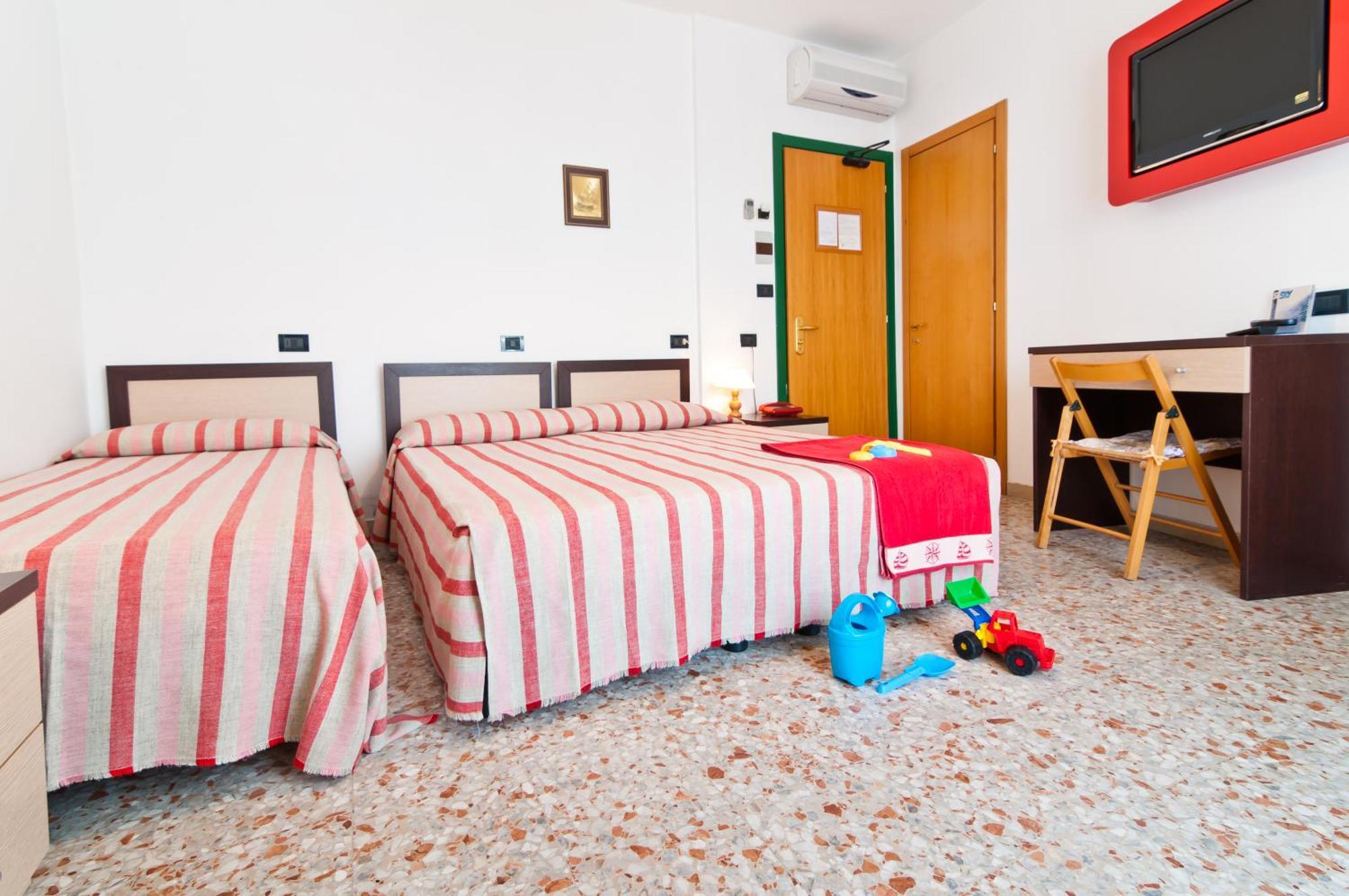 Hotel Milan 罗索利纳马雷 外观 照片