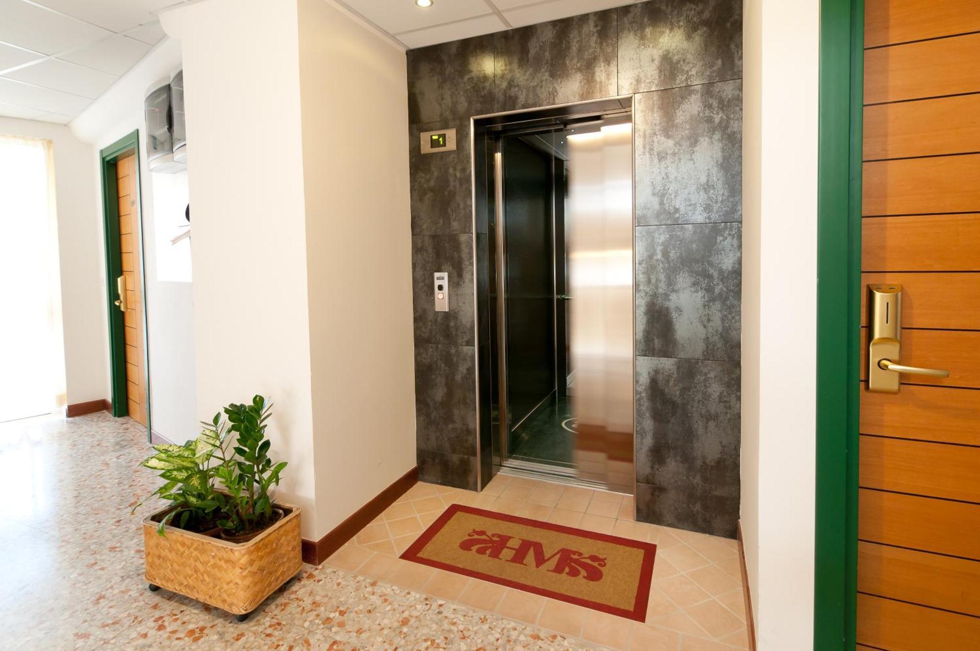 Hotel Milan 罗索利纳马雷 外观 照片